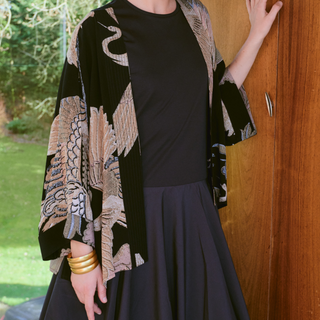 One Hundred Stars Short Crepe Kimono Crane Black