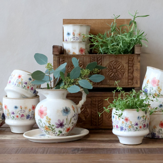 Serving Plate with Wild Flowers Motif Cream